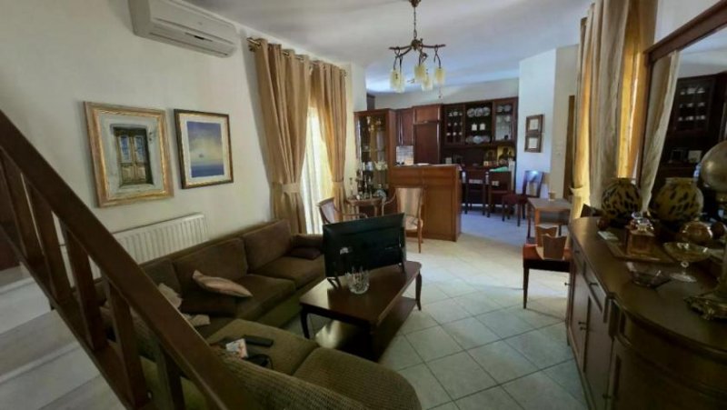 Miress Exklusives Maisonette- und Geschäftshaus im Herzen von Moires – Arbeiten und Wohnen an einem einzigartigen Ort Gewerbe kaufen